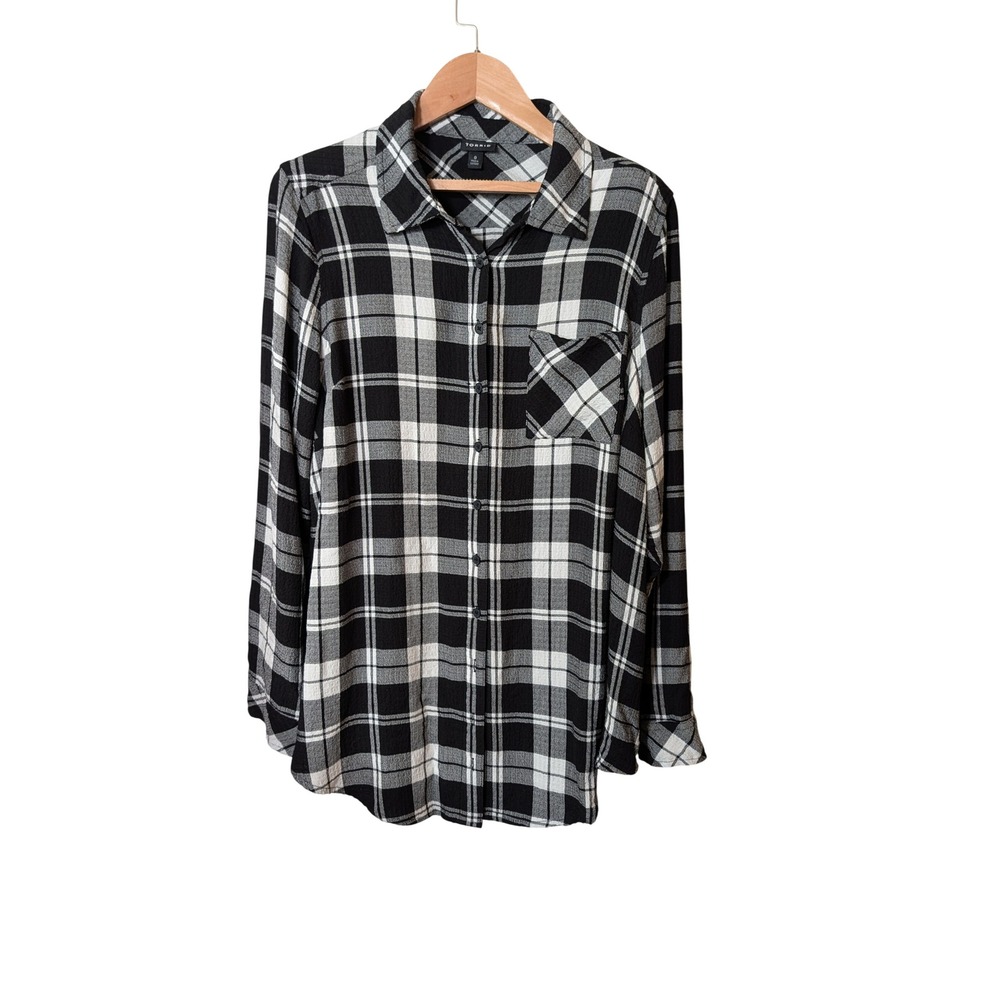 Torrid Womens Black White Plaid Button Down Shirt Size 0 Long Sleeve Pocket Top